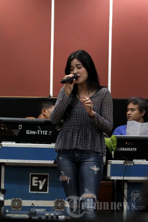 Raisa Berlatih untuk Konser SATU Indonesia