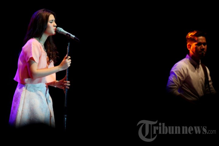 RAISA TAMPIL DI PASAR MALAM