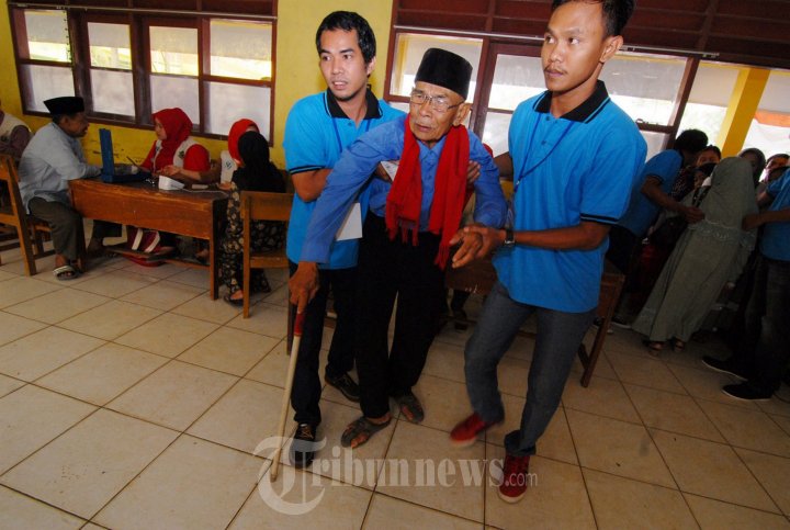 Rano Karno Adakan Baksos Sambut HUT Povinsi Banten Ke-15