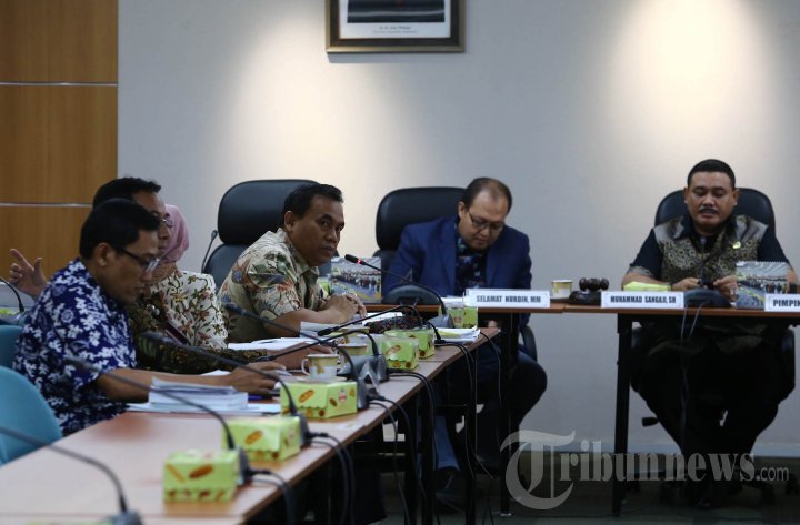 Rapat Hak Angket DPRD dengan TPAD Pemprov DKI Jakarta
