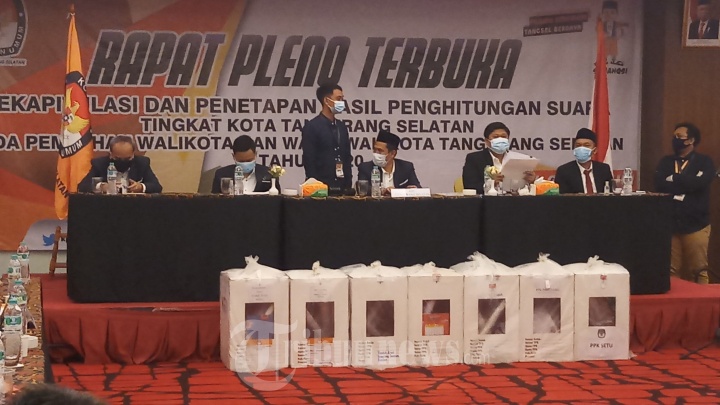 Rapat Pleno Rekapitulasi Suara Hasil Pilkada Tangsel 2020