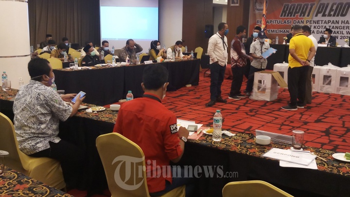 Rapat Pleno Rekapitulasi Suara Hasil Pilkada Tangsel 2020