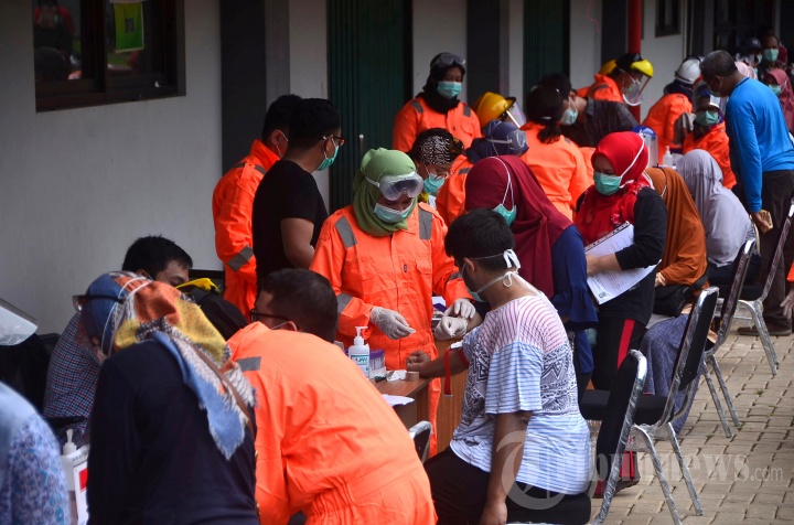 Rapid Test Covid-19 Massal di Stadion Patriot Bekasi