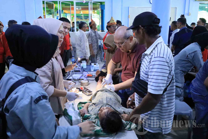 Ratusan Anak Ikuti Sunatan Massal di Batam