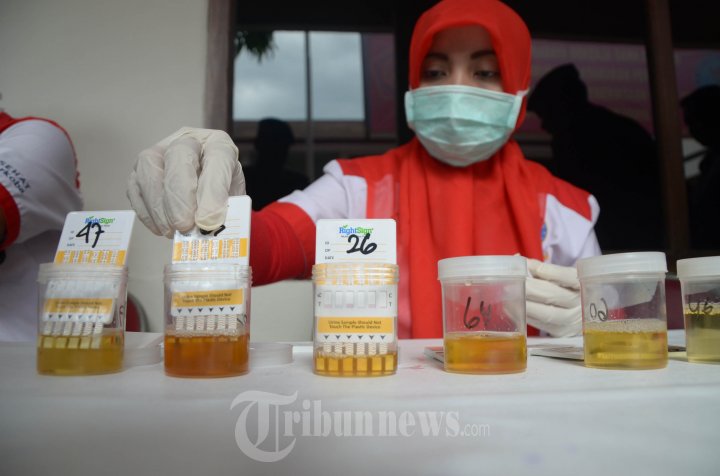 Ratusan Anggota TNI Tes Urine