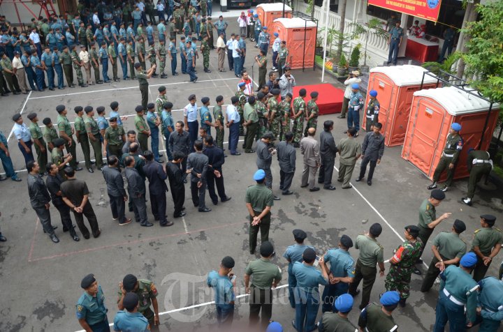 Ratusan Anggota TNI Tes Urine