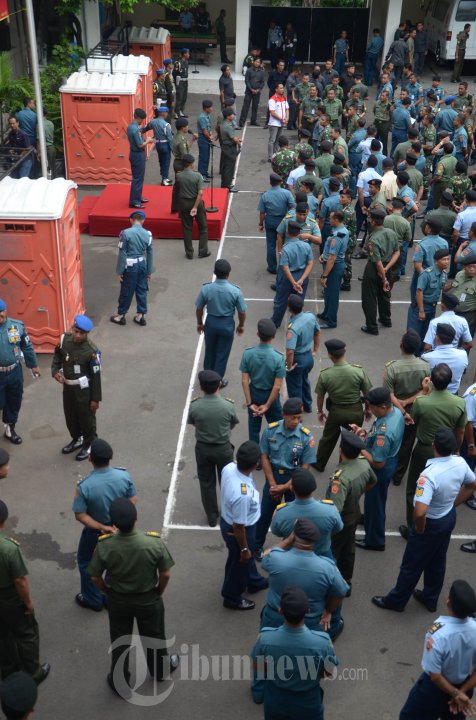 Ratusan Anggota TNI Tes Urine