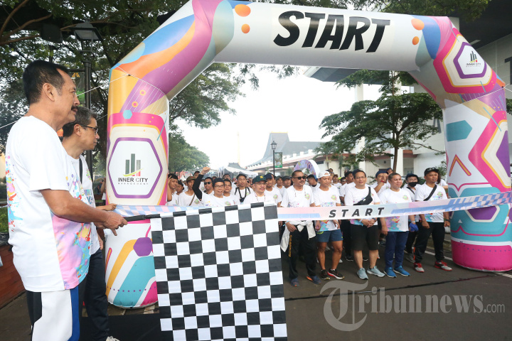 Ratusan Peserta Color Run Warnai HUT ke-18 ICM