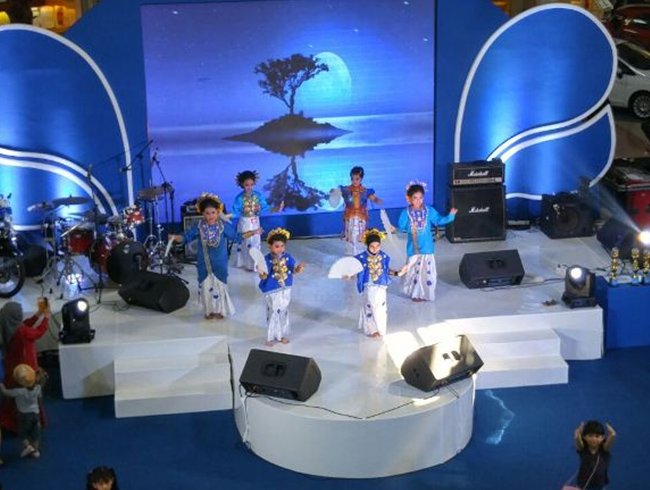 rayakan-momen-gebyar-tahapan-bca-di-makassar_20150910_161259.jpg