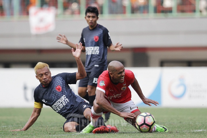 Reinaldo Elias Da Costa Beradu Dengan Hamkah Hamzah