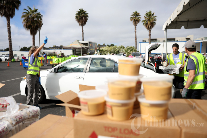 Rekor Inflasi AS, Warga Rela Antre Makanan Gratis
