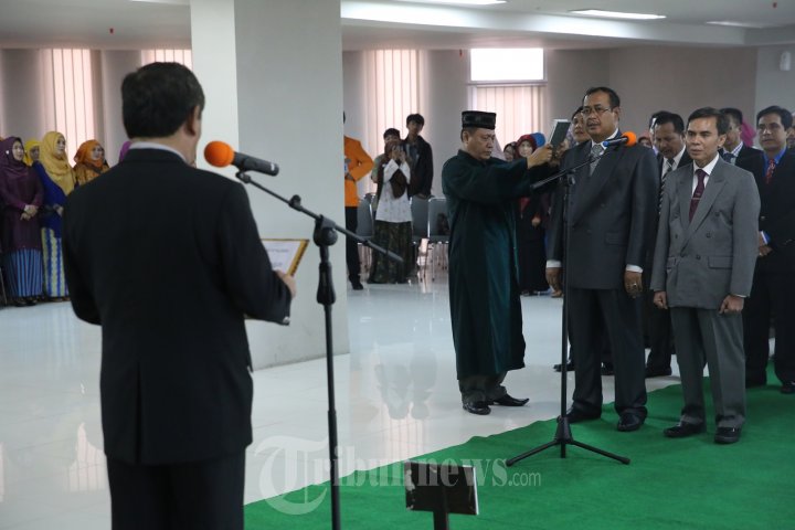 Rektor UNM Lantik Pejabat Struktural