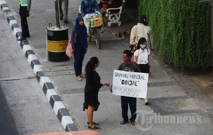 Rela Jual Ginjal Demi Biaya Kuliah Anak