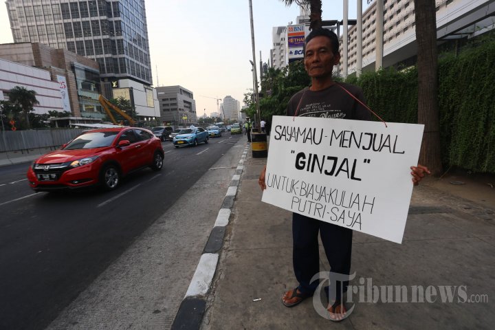Rela Jual Ginjal Demi Biaya Kuliah Anak