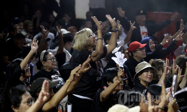 Relawan Ganjar-Mahfud Nonton Bareng Debat Capres