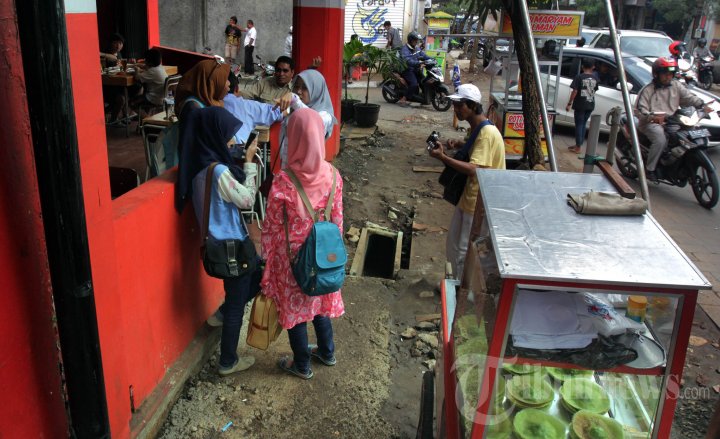 Renovasi Trotoar Jalan Braga Bandung