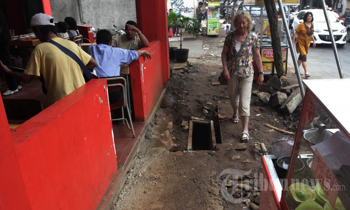Renovasi Trotoar Jalan Braga Bandung