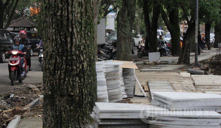 Renovasi Trotoar Jalan RE Martadinata Bandung