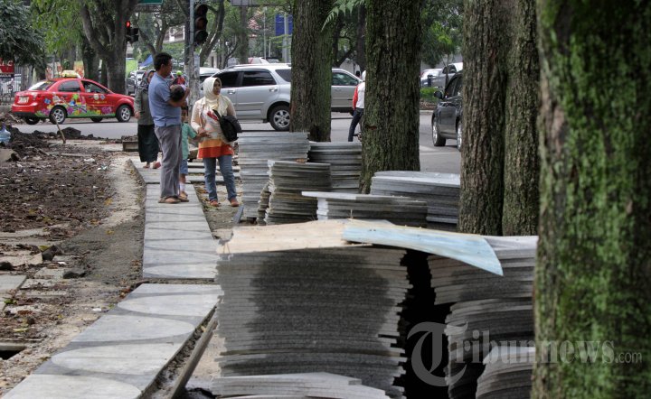 Renovasi Trotoar Jalan RE Martadinata Bandung