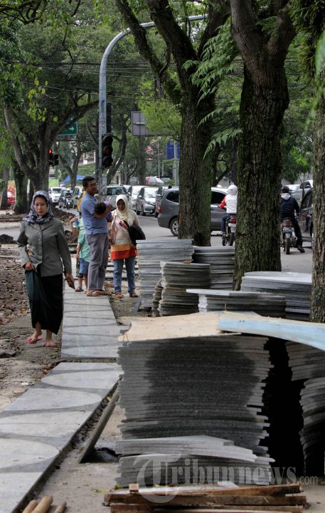 Renovasi Trotoar Jalan RE Martadinata Bandung