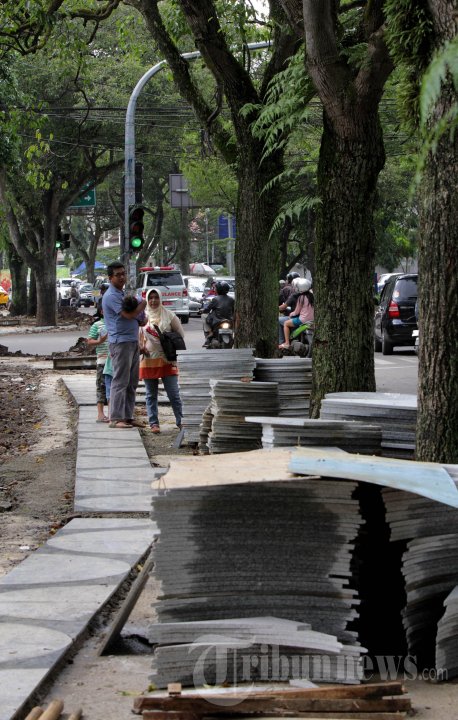 Renovasi Trotoar Jalan RE Martadinata Bandung