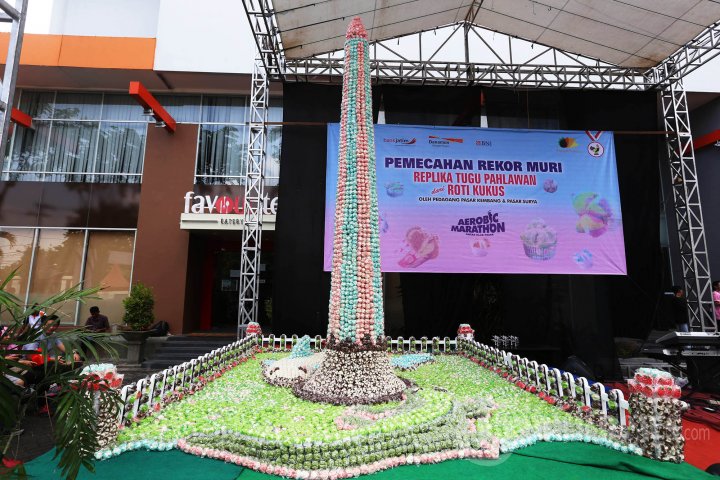 Replika Tugu Pahlawan Raih Rekor Muri