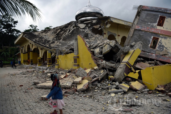 Reruntuhan Akibat Gempa Aceh