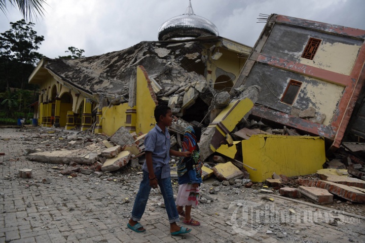 Reruntuhan Akibat Gempa Aceh