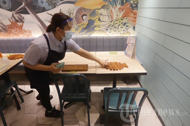Restoran Diperbolehkan Melayani Makan di Tempat