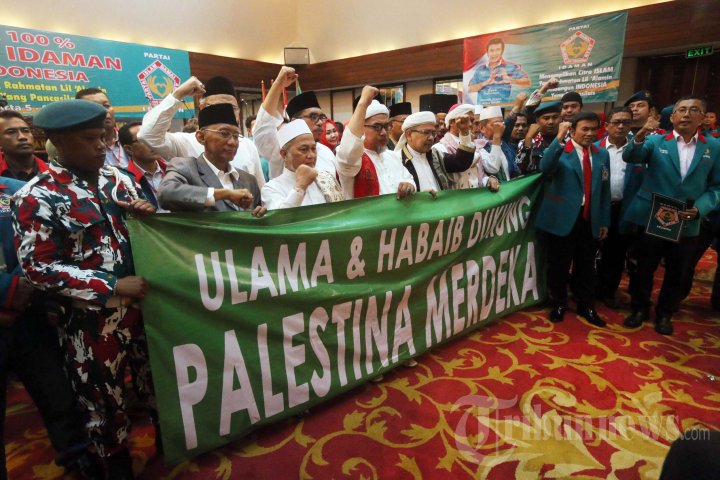 Rhoma Irama Lantik Petinggi Partai Idaman