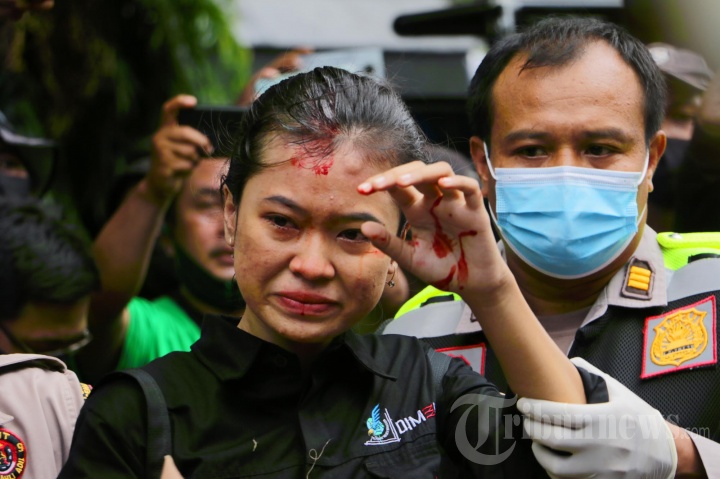 Ribuan Demonstran Tuntut Pencabutan UU Cipta Kerja