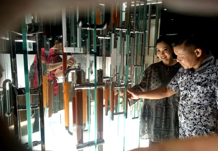 Ribuan Model dan Aksesoris Pintu Ada di Showroom Dekkson