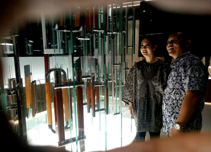 Ribuan Model dan Aksesoris Pintu Ada di Showroom Dekkson