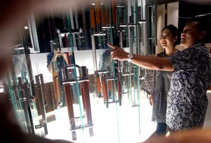 Ribuan Model dan Aksesoris Pintu Ada di Showroom Dekkson