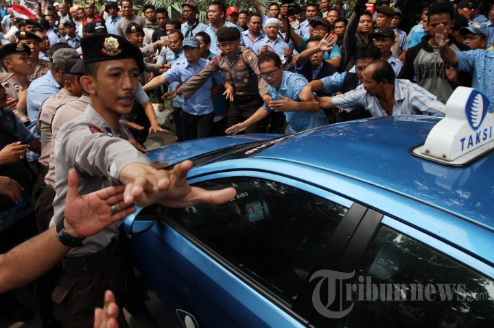 Ribuan Pengemudi Tuntut Penghapusan Angkutan Online
