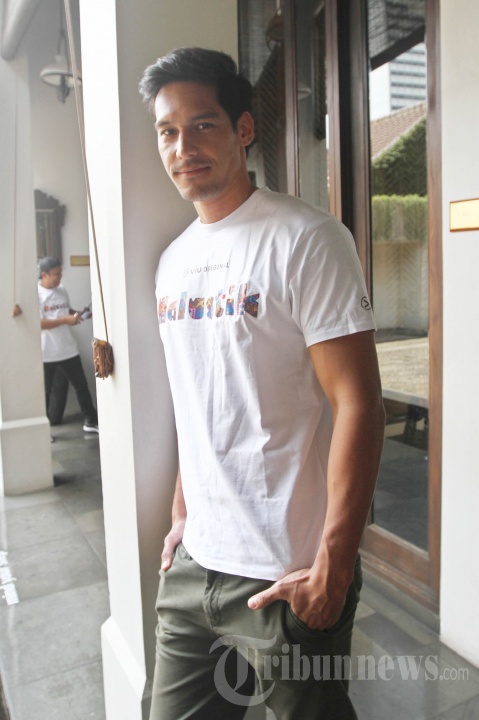 Aktor dan model Richard Kyle berpose usai konferensi pers peluncuran Viu original series berjudul Halustik di Jakarta, Senin (6/8/2018). Original series Halustik menyajikan paduan drama, komedi dan elemen romantis dalam satu cerita, diproduksi sebanyak 13 episode dan akan tersedia di Viu pada paruh kedua tahun 2018. 