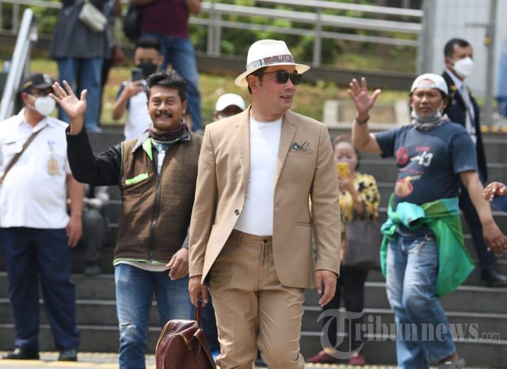 Ridwan Kamil Jajal Fashion Show Ala SCBD
