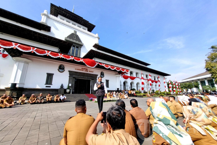 Ridwan Kamil Pimpin Apel Pagi Terakhir Bersama ASN di Gedung Sate Bandung