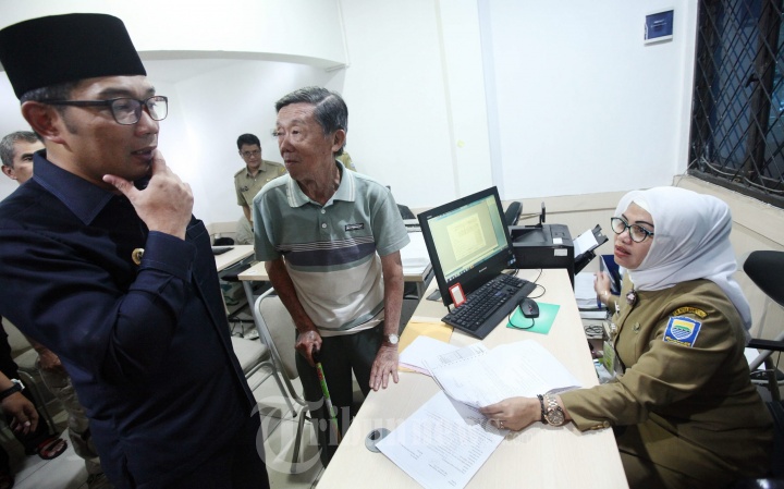 Ridwan Kamil Sidak Kantor BPPD Hari Pertama Kerja