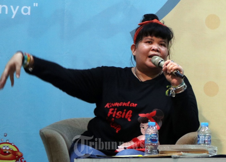 Ririe Bogar Luncurkan Buku Komentar Fisik Gak Asik