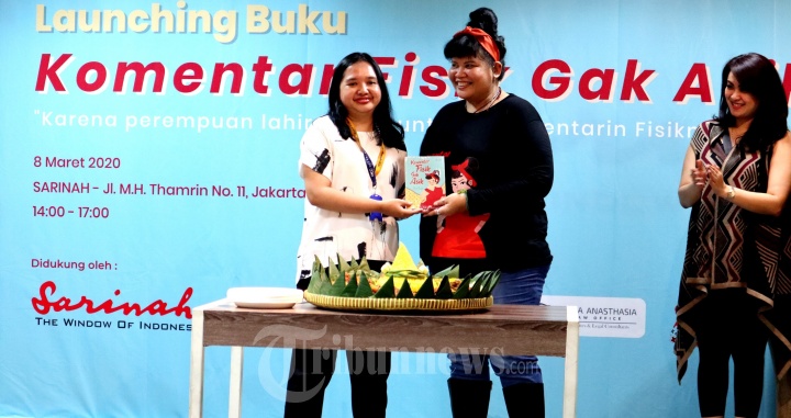 Ririe Bogar Luncurkan Buku Komentar Fisik Gak Asik