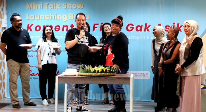 Ririe Bogar Luncurkan Buku Komentar Fisik Gak Asik