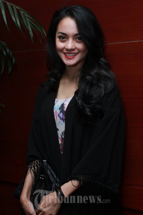 Ririn Ekawati Main FIlm Di Balik 98