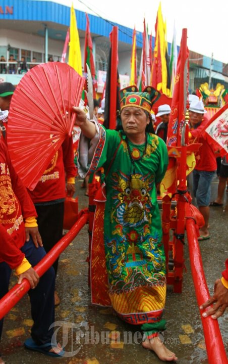 Ritual Cuci Jalan Vihara Tri Dharma Bumi Raya Singkawang