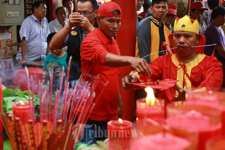 Ritual Cuci Jalan Vihara Tri Dharma Bumi Raya Singkawang