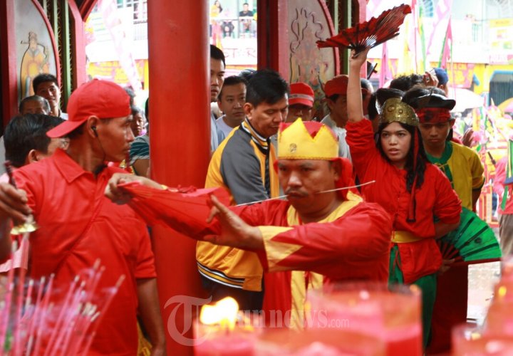 Ritual Cuci Jalan Vihara Tri Dharma Bumi Raya Singkawang