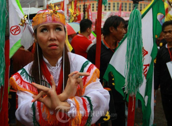 Ritual Cuci Jalan Vihara Tri Dharma Bumi Raya Singkawang