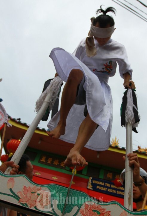 Ritual Cuci Jalan Vihara Tri Dharma Bumi Raya Singkawang