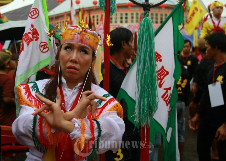 Ritual Cuci Jalan Vihara Tri Dharma Bumi Raya Singkawang