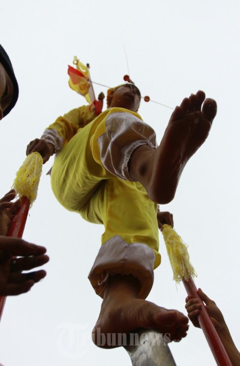 Ritual Cuci Jalan Vihara Tri Dharma Bumi Raya Singkawang